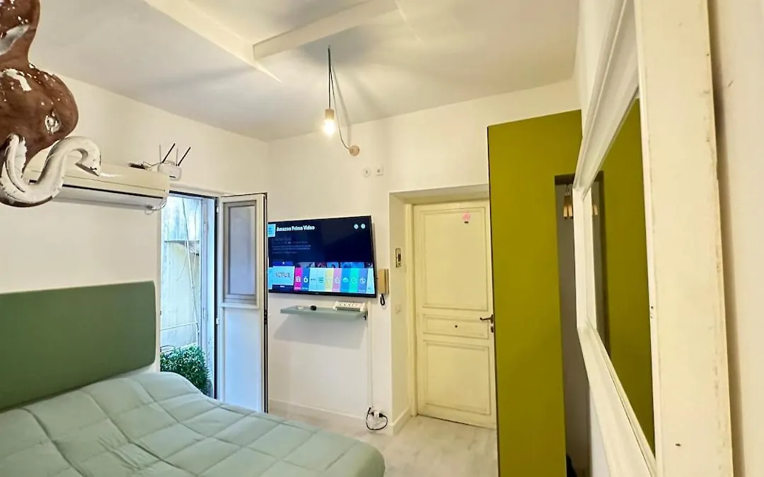 Tiny Elephant Mini Suite In Rome-1